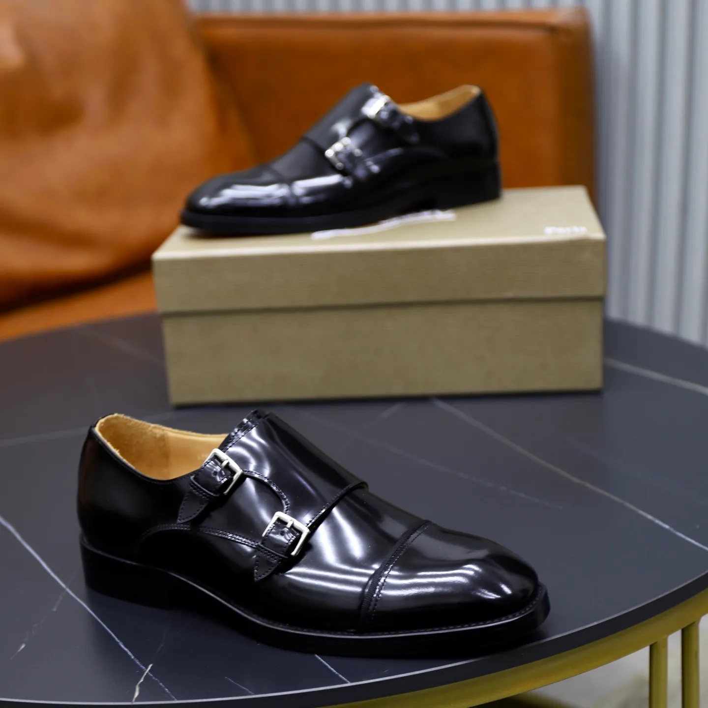 Ex-factory price: 620💰Christia*.Loubouti*🆑High-end men’s business formal leather shoes | Classic red sole shoes | Original imported first-layer cowhide | Water-dyed cowhide lining | Italian imported red rubber outsole | High-end luxury | Perfect interpretation of fashion, sunshine, style, suitable for various occasions Size: 39-44 (38.45 custom-made)
